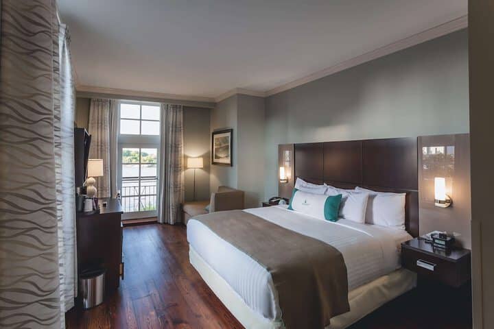 Room 15 of 37
